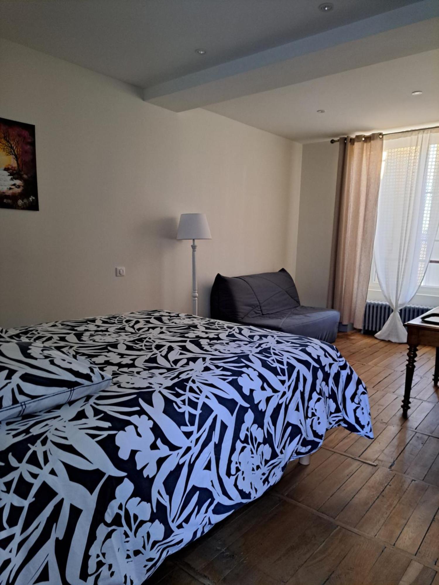 Au P'Tit Gueul'Ton Bed & Breakfast Les Aix-d'Angillon Exterior photo